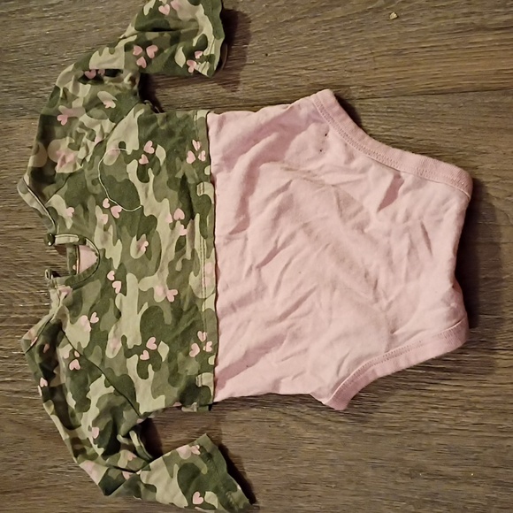 Garanimals Green and Pink Camouflage Bodysuit - Picture 5 of 7